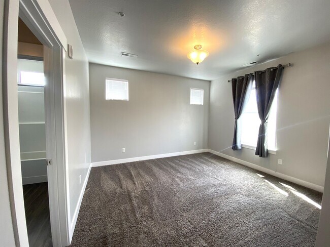 Building Photo - 4216 McKellen Dr