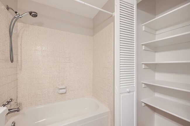 Building Photo - Must see 2 Bedroom 1 Bath in Castle Rock!!!