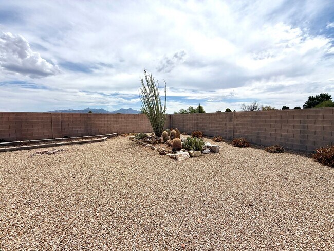 Building Photo - 2116 Roy Rogers Way