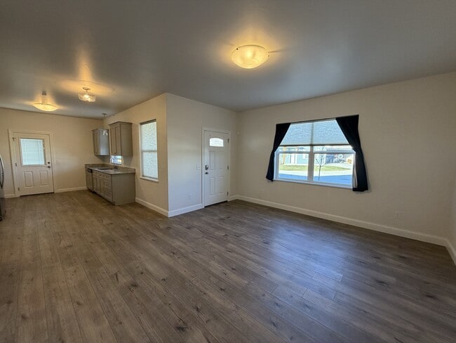 Building Photo - 1405 Harmony Ct