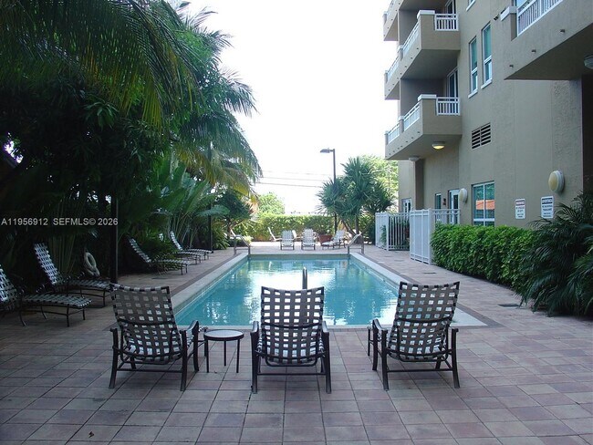 Building Photo - 2665 SW 37th Ave