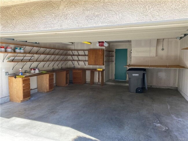 Building Photo - Townhome in Lake Forest