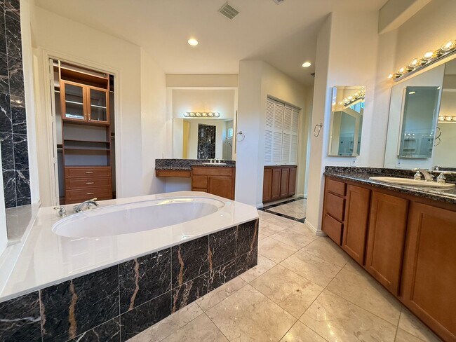 Building Photo - 10284 Sofferto Ave