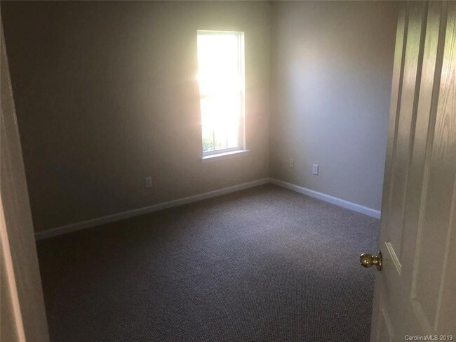 Building Photo - 1157 Woodwinds Dr
