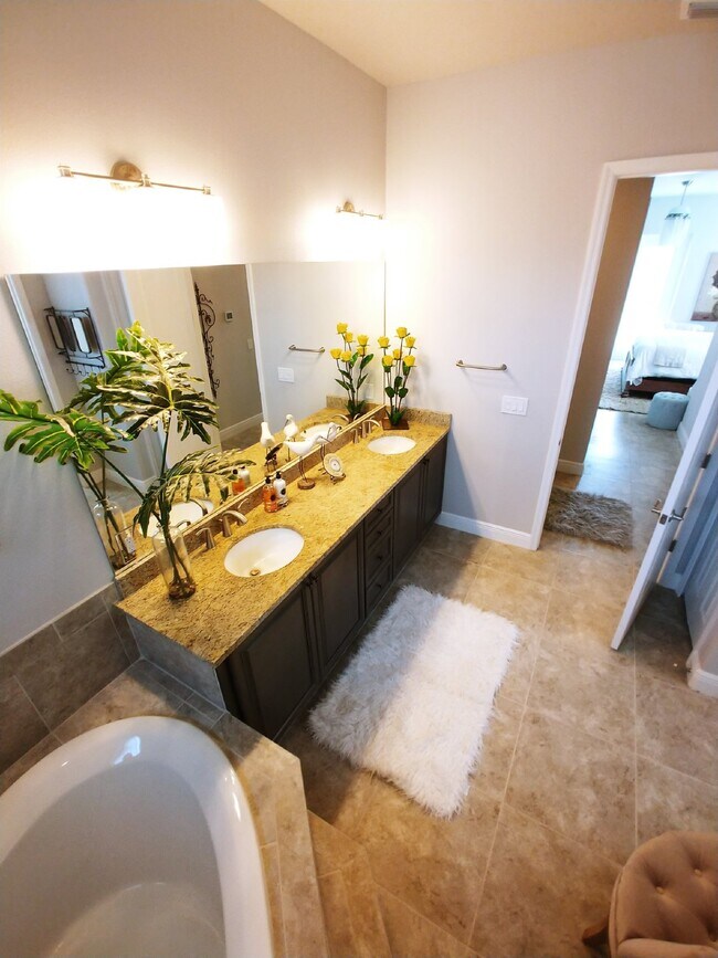 Building Photo - "Spacious 4 Bed, 3.5 Bath Rockledge Rental - Your Dream Home Awaits!"