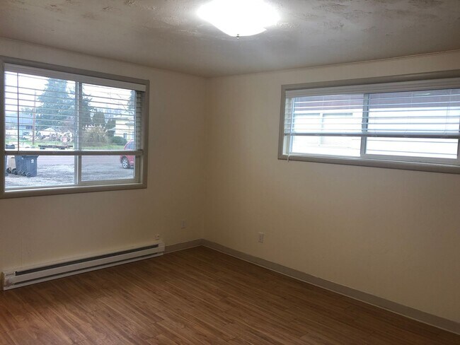 Building Photo - Surrounded by Nature, Close to Town!