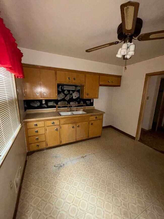 Building Photo - 5919 N 68th St