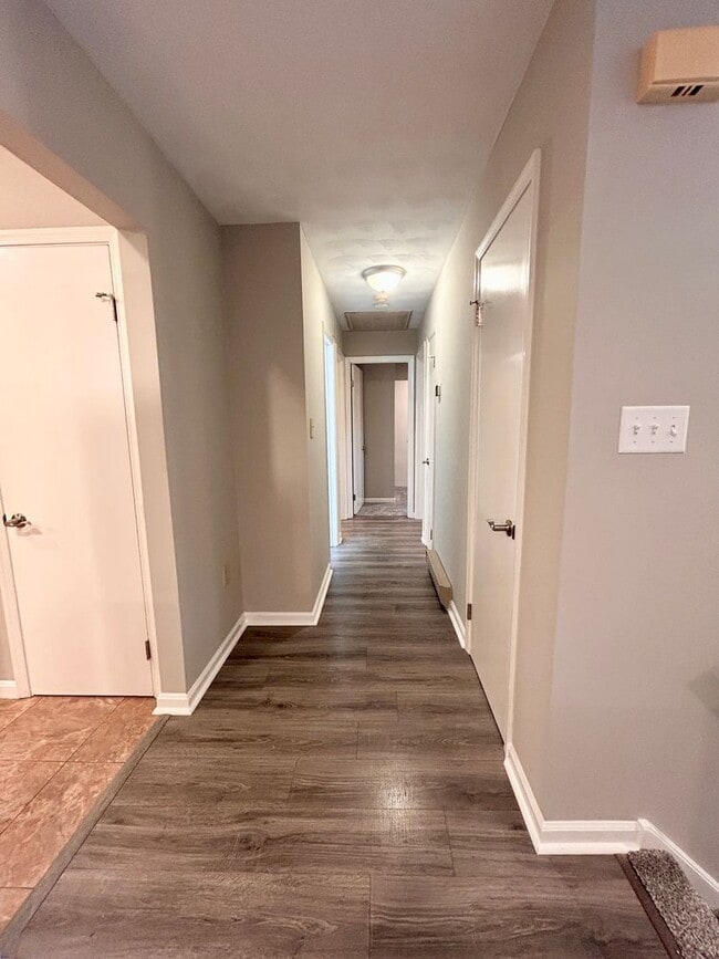 Building Photo - Spacious 4-Bedroom Home with Large Yard & Garage!