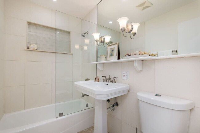 Building Photo - 234 Gregory Rd