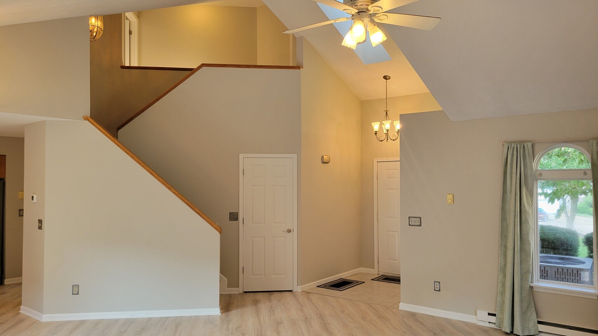 Building Photo - 615 Hilltop Ter