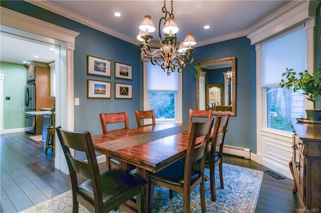 Building Photo - 105 Main St