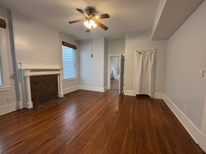 Living Room - 1902 Barnard St