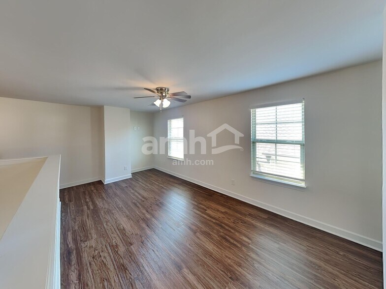Building Photo - 4343 Freemark Dr
