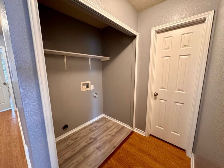 Building Photo - 5620 Victory Gallop Dr