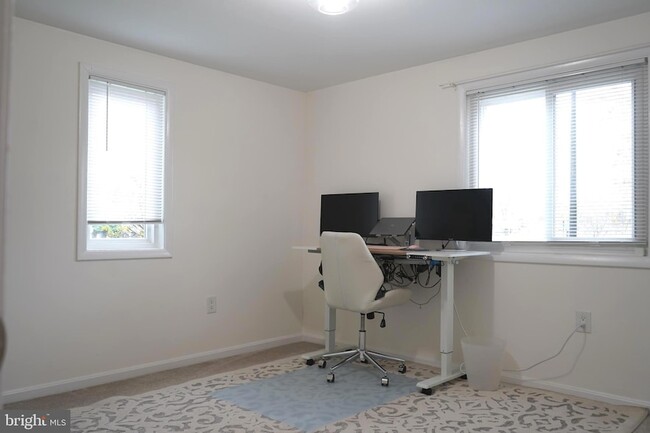 Building Photo - 129 Willow Pl