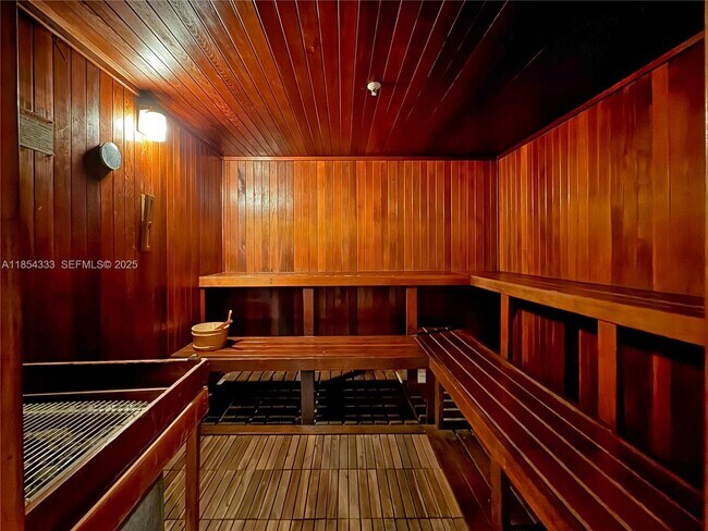 Building Photo - 848 Brickell Key Dr