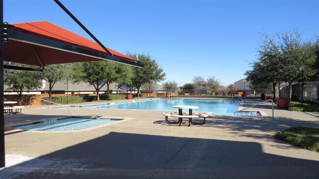 Building Photo - Open Floorplan in Fort Worth