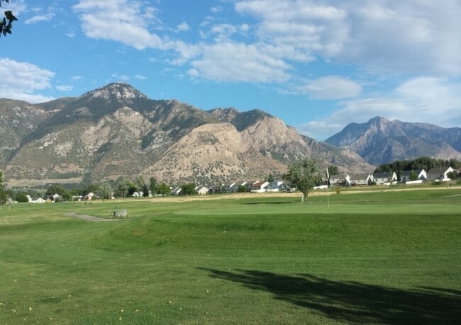 Building Photo - Beautiful Townhouse for Rent in Harrisville