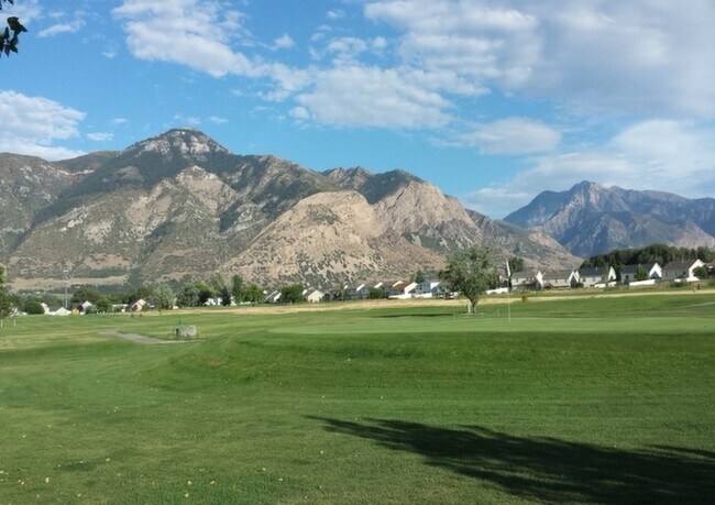 Building Photo - Cute Townhouse for Rent in Harrisville