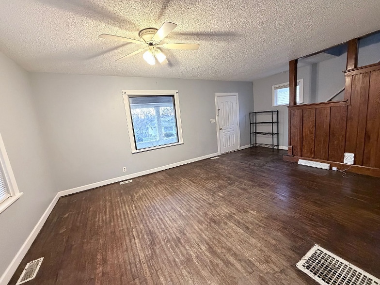 Building Photo - 2343 E 12th St