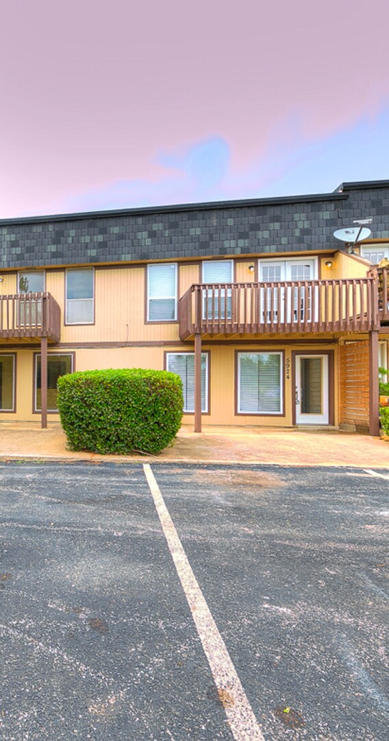 Building Photo - 5924 W Hefner Rd