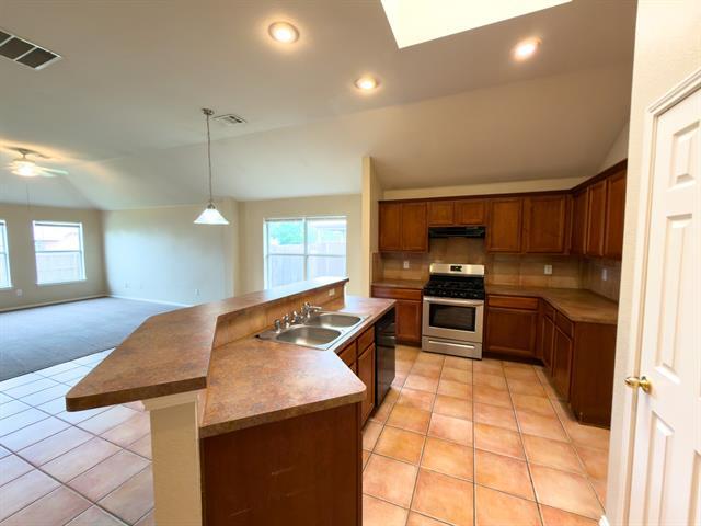 Building Photo - 102 Galloping Trail