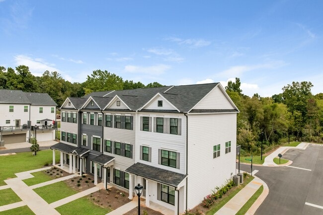 Building Photo - 811 Calvin Pk Dr