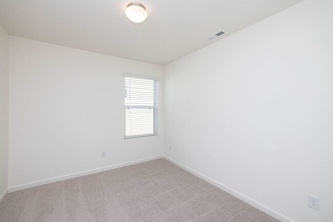 Building Photo - 4 Bedroom Home Piedmont School District - ...