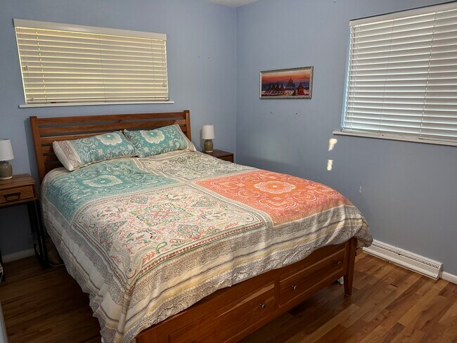 main bedroom - 352 Goldco Cir