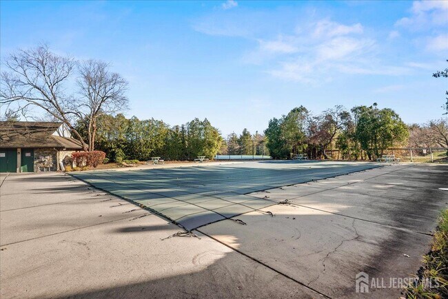 Building Photo - 60 Hampshire Dr