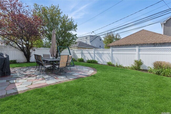 Building Photo - 349 E Market St