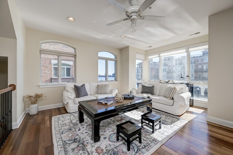 Building Photo - 621 Ponte Villas N