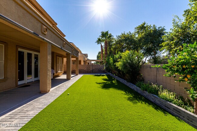 Building Photo - 6820 S 42nd Ln