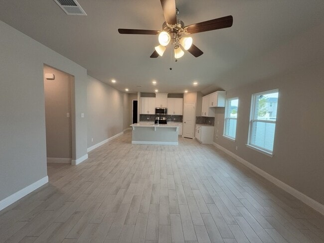 Building Photo - 612 Amenduni Ln