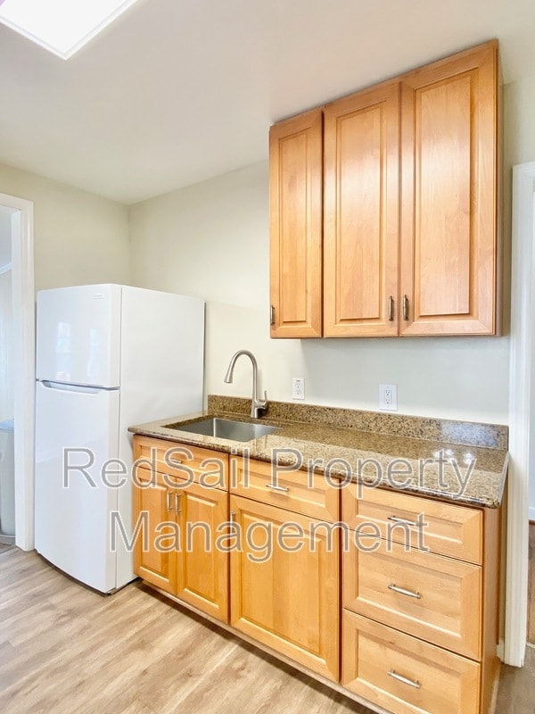 Building Photo - 619 Brewer St