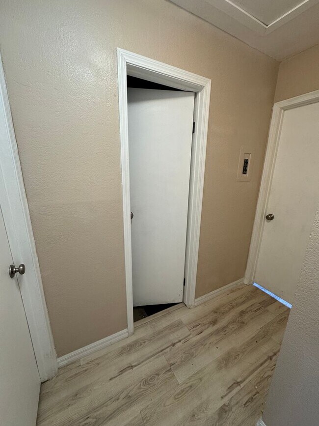 Building Photo - 8070 Worthy Dr