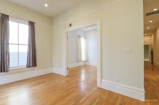 Building Photo - 2614 California St