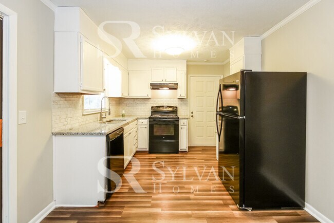 Building Photo - Enjoy living the good life in this 4 BR, 3 BA brick rancher