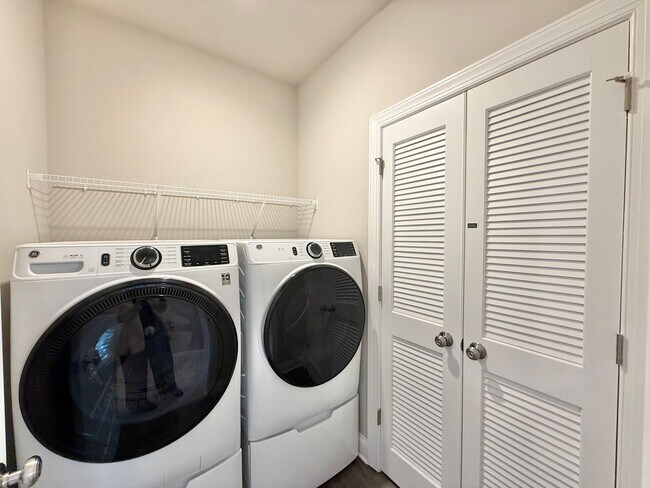 Building Photo - **OFFERING FIRST MONTH'S RENT FREE, $200 MOVE IN PROMOTION & REFUNDABLE APPLICATION FEES** New Co...