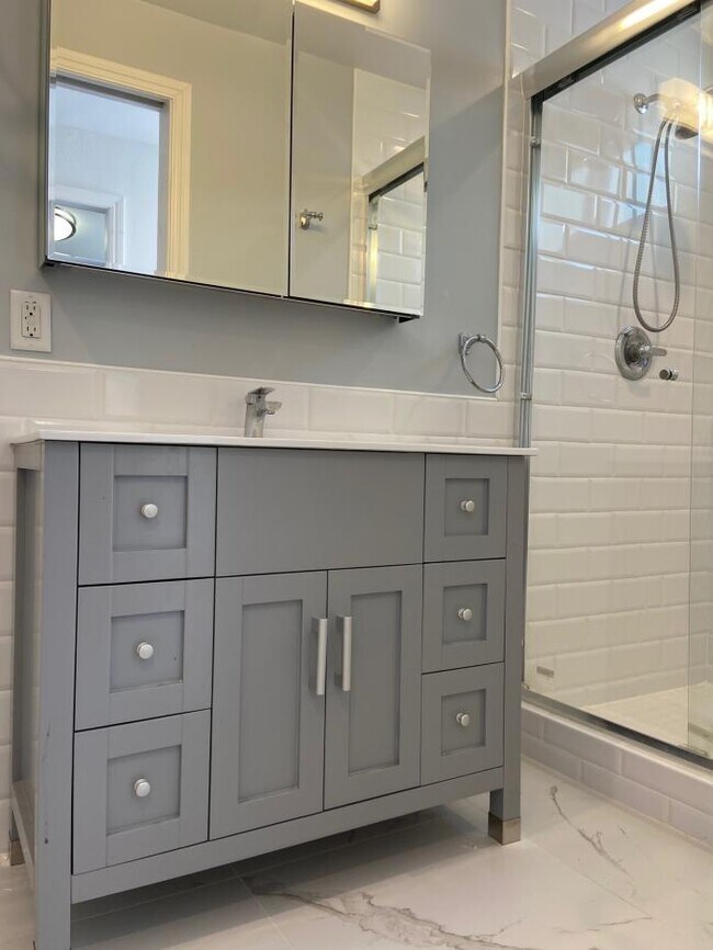 Building Photo - 1 bedroom in San Francisco CA 94112
