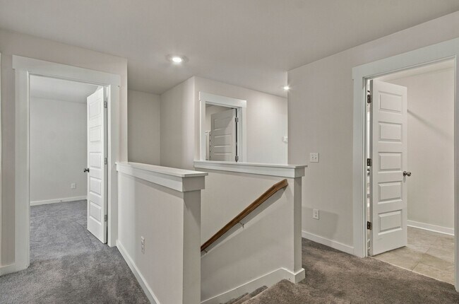 Building Photo - 1627 Manuka Ln
