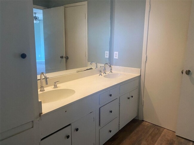 Building Photo - Townhome in Richardson ISD!!