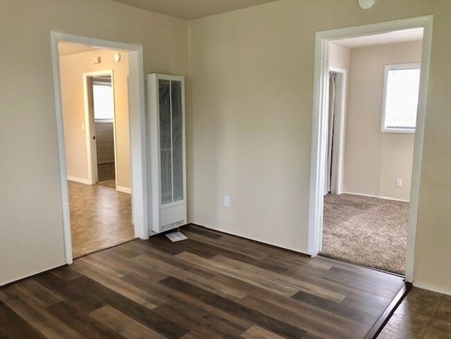Building Photo - Charming 2 bedroom, 1 bath home near Sutte...