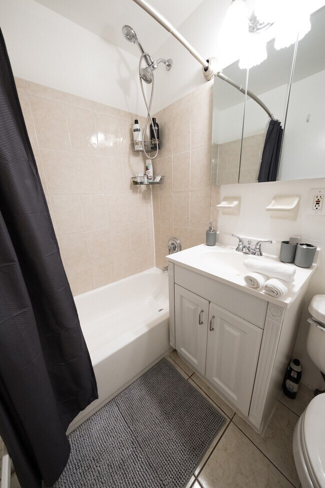 Building Photo - 346 E 76th St