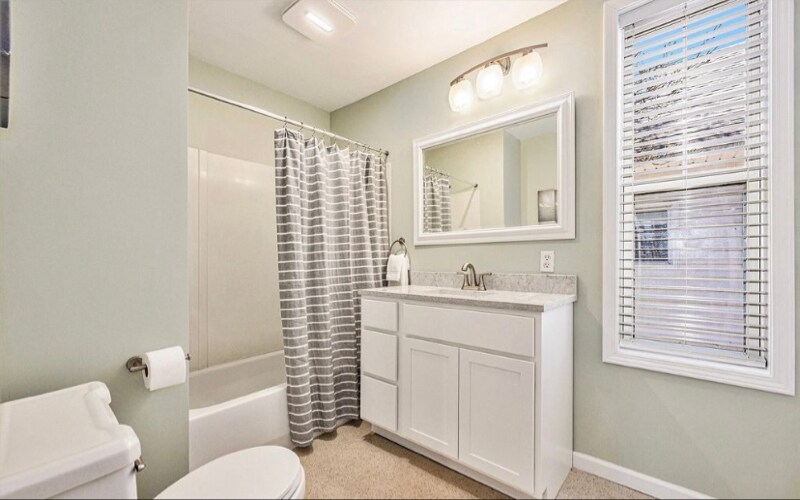 Building Photo - 1100 Hovey St SW