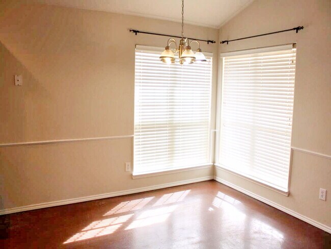 Building Photo - House Located Between 34th & Milwaukee & Minutes From W. Loop 289 Access!