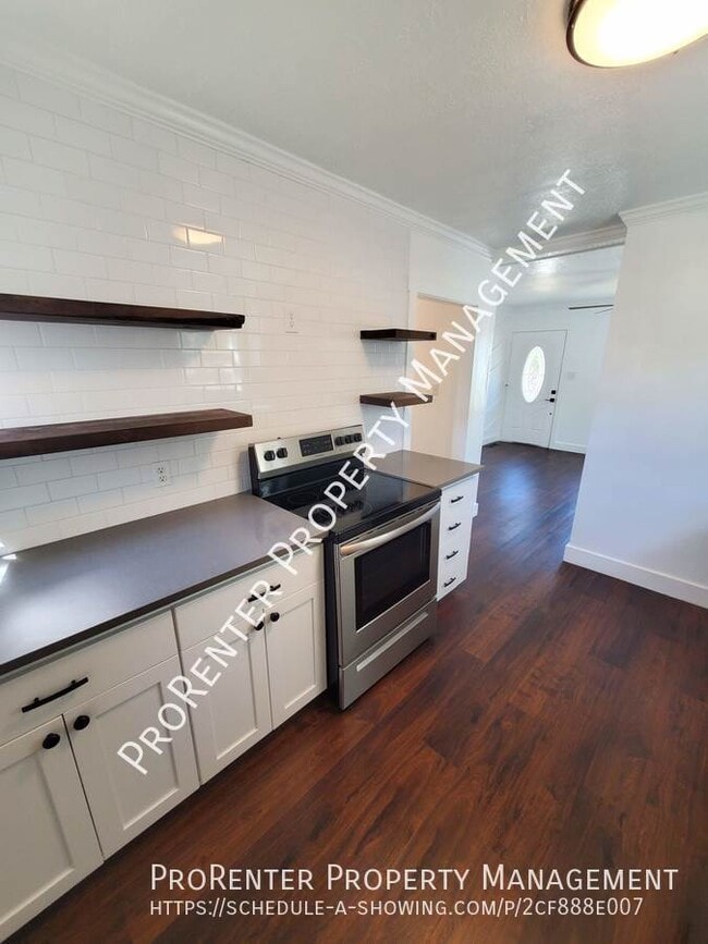 Building Photo - 145 W 200 N