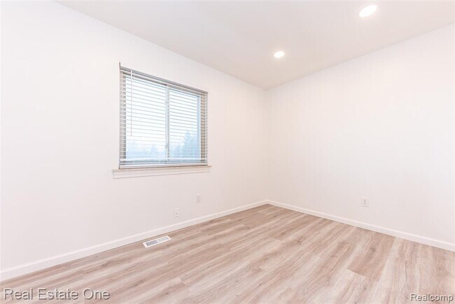 Building Photo - 29489 Geraldine Rd