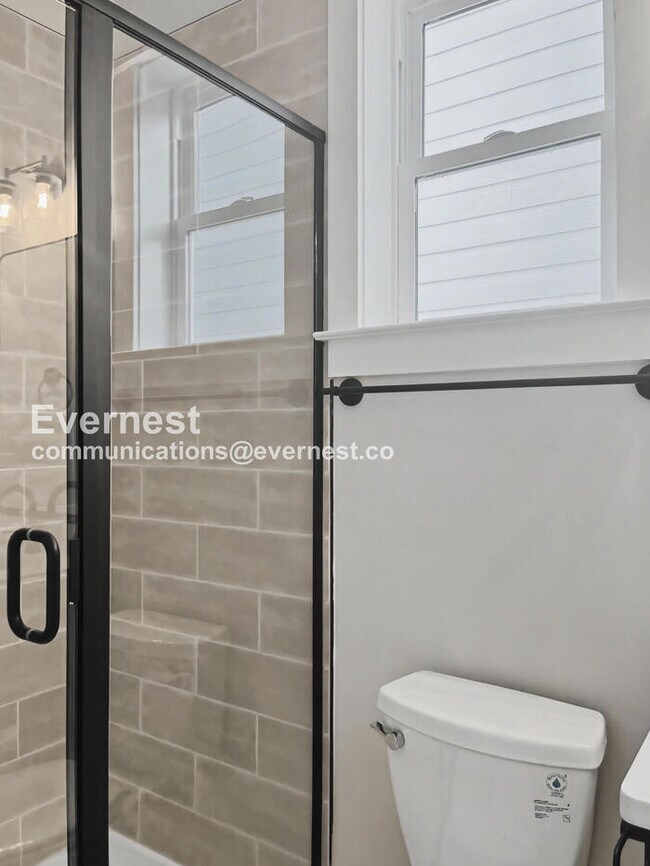 Building Photo - 121 Lucile St