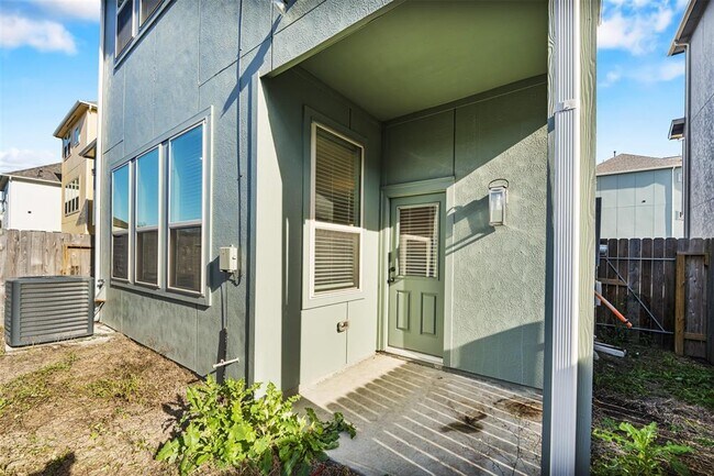 Building Photo - 11926 Briarwood Hill Way